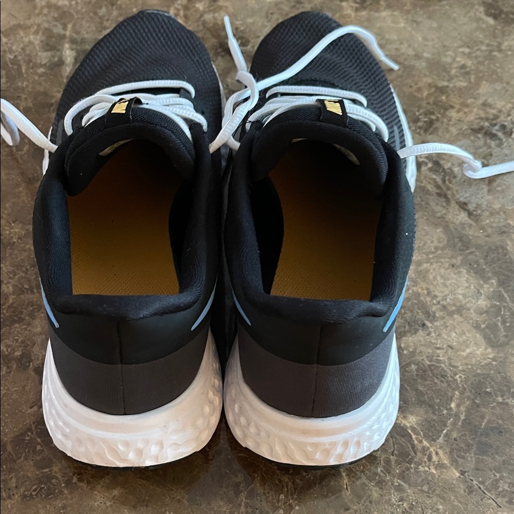 Nike Men's Black and Yellow Athletic Shoes Size 11 EUC - Picture 2 of 6